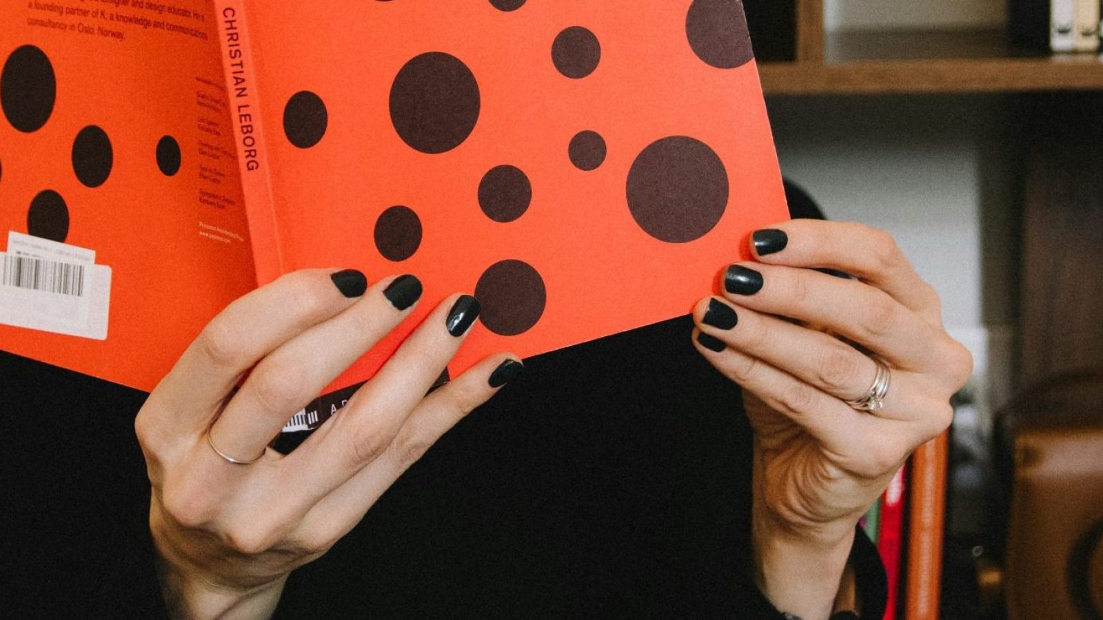 nail salon rutile image